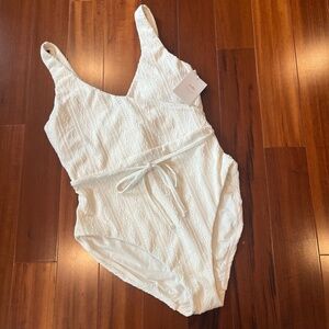 New NWT Andie The Belmar Cream Coco Swimsuit One-Piece Patterned Ties Swim Sz M